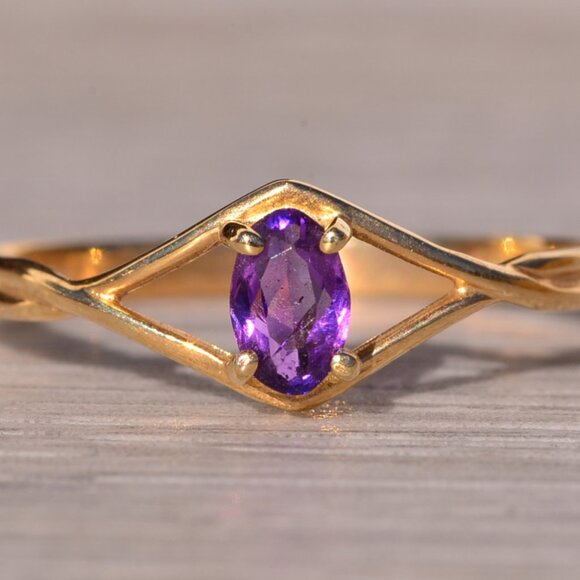 Natural Amethyst Ring in Yellow Gold